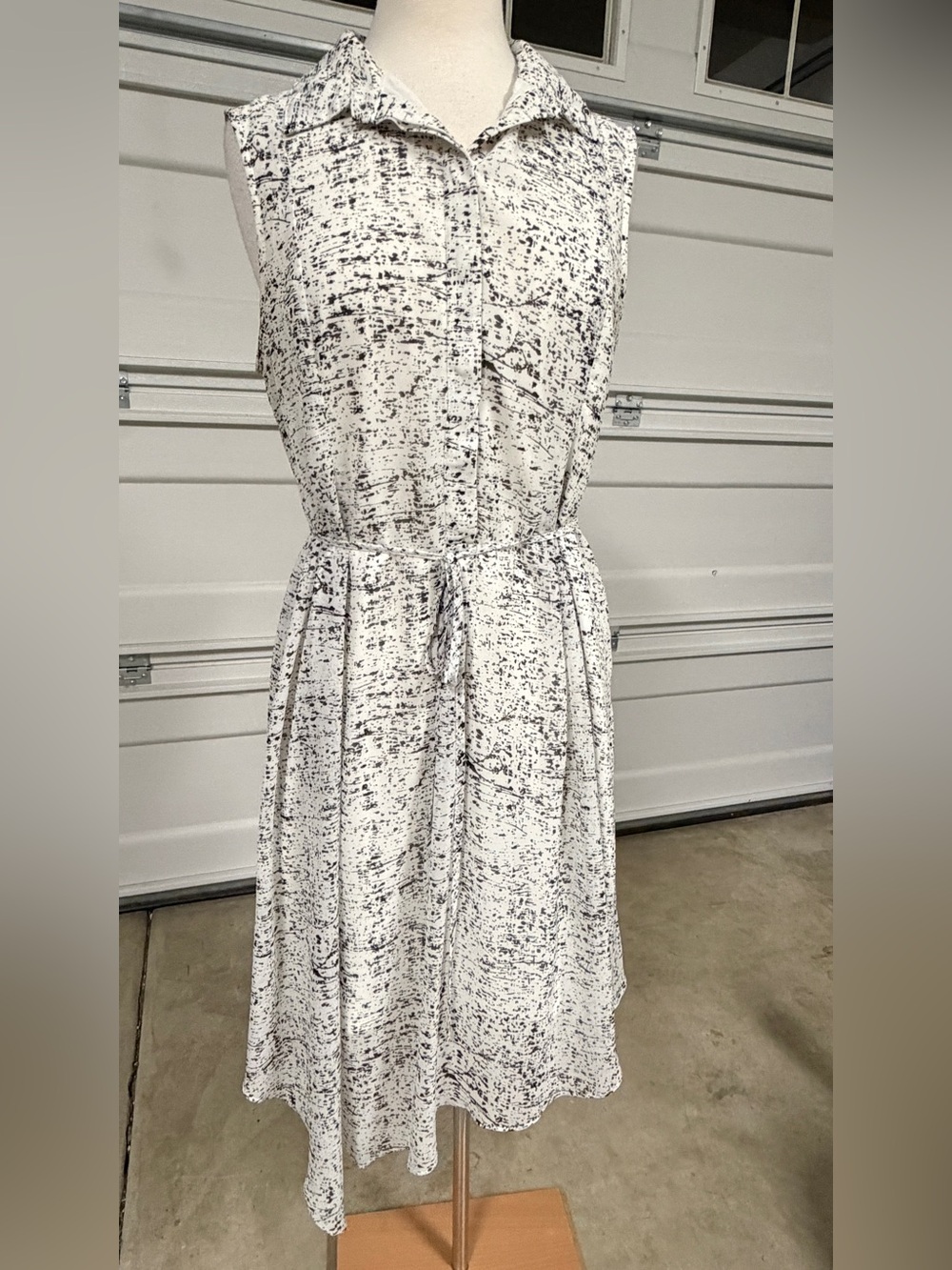 White House Black Market White and Black Abstract Print Collared Midi Dress